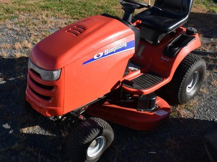2010 Simplicity REGENT Lot 1207, Cub Cadet Commercial Mower, (4