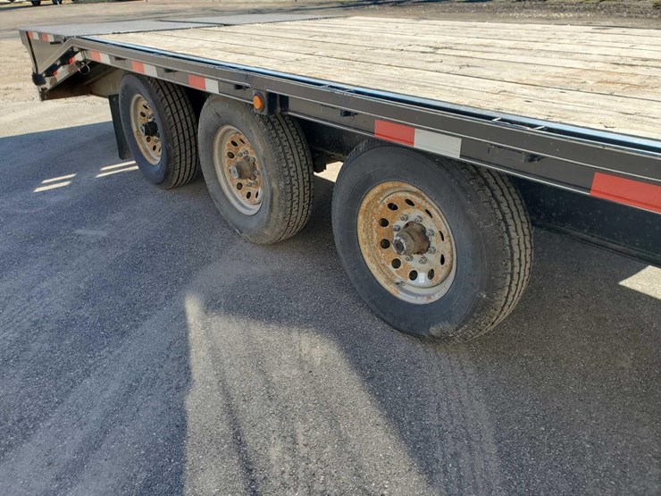 2012 DCT 24 FT. DECKOVER EQUIPMENT TRAILER W/37K AXLES, ELECTRIC