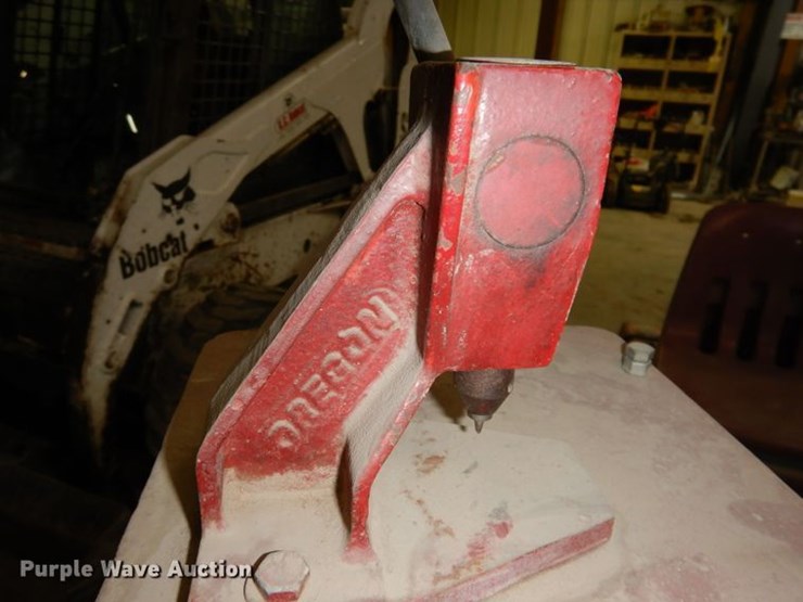 Oregon chainsaw chain breaker Lot GJ9584, Online Only Government Auction, 12/1/2020, Purple