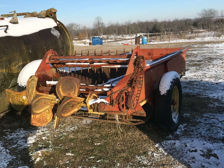 NEW HOLLAND MACHINE CO. 300 SN: 6829 MANURE SPREADER - Lot #, Online ...