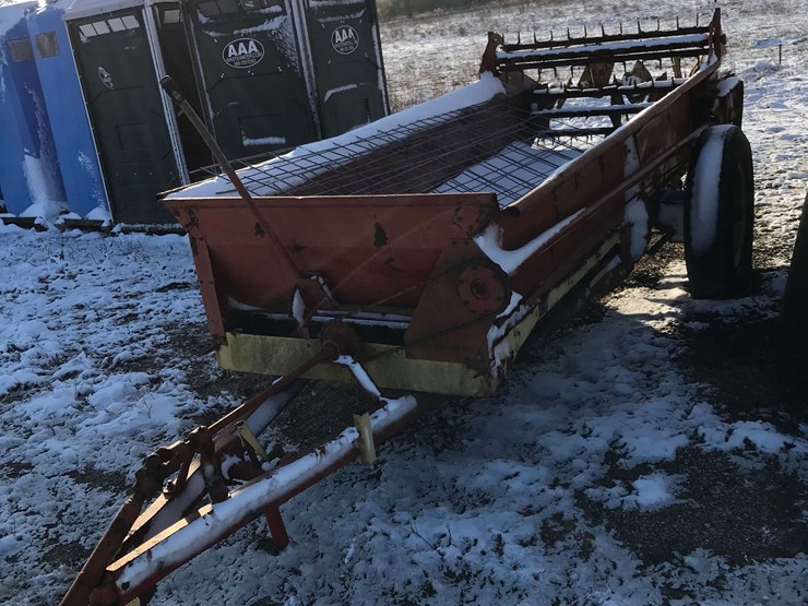 NEW HOLLAND MACHINE CO. 300 SN 6829 MANURE SPREADER Lot , Online