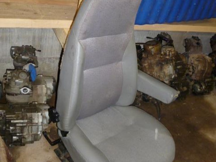 Bostrom Talladega Series 914 Air Ride Semi Truck Seat (Westboro, WI