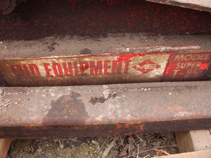 MID EQUIPMENT HYDRAULIC LIFT - Lot #2601, January Downing Consignment