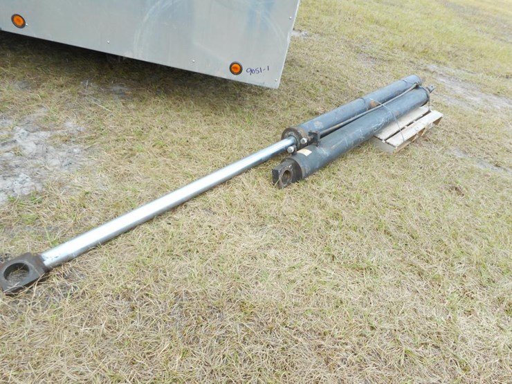 HYD Jacks (2 of) Lot , 47th Annual Florida Equipment Auction, 2/10/2021, Yoder & Frey