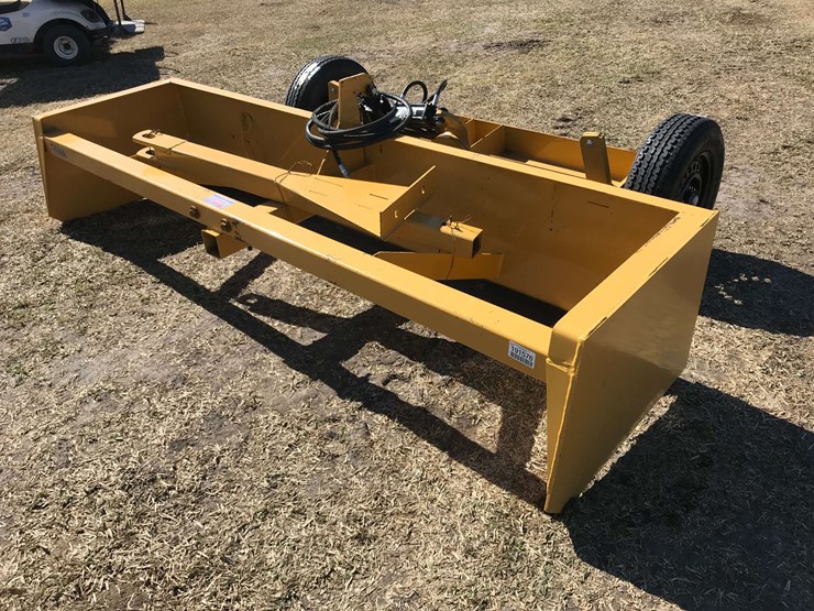 10' PULL BEHIND LAND LEVELER W/ HYDRAULIC ANGLE/TILT CYLINDERS Lot