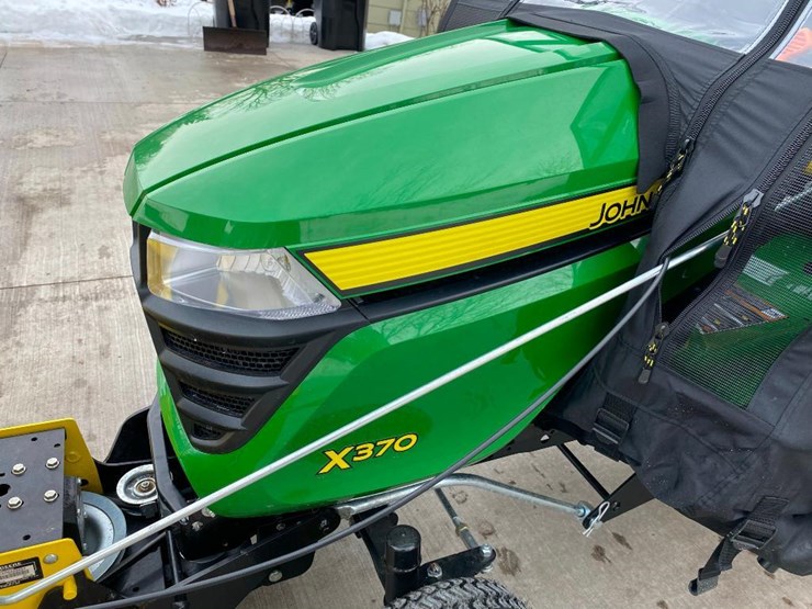 2019 JOHN DEERE X370 Lot 1, 2019 John Deere X370 Garden Tractor With