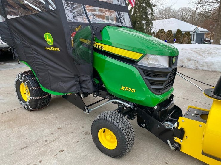 2019 JOHN DEERE X370 Lot 1, 2019 John Deere X370 Garden Tractor With