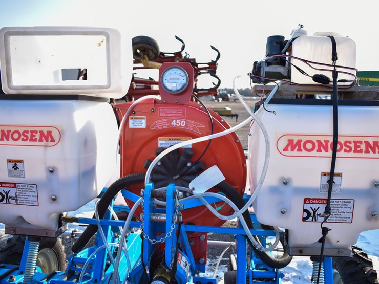 '19 Monosem NG2310 2 row vacuum planter w/ foam row markers, notill