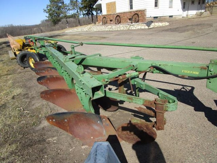 JOHN DEERE F1350 Lot 34, April Mondovi Consignment Auction, 4/6/2021