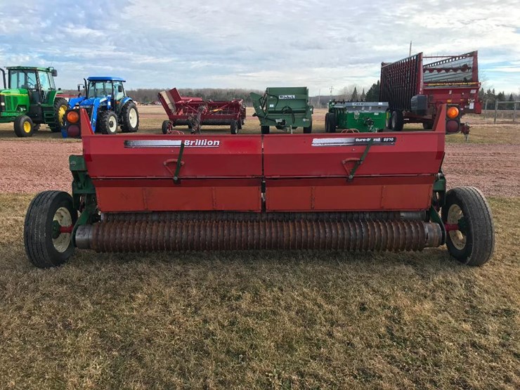 Brillion SS10 10' sure stand seeder; hyd lift; double boxes; digital