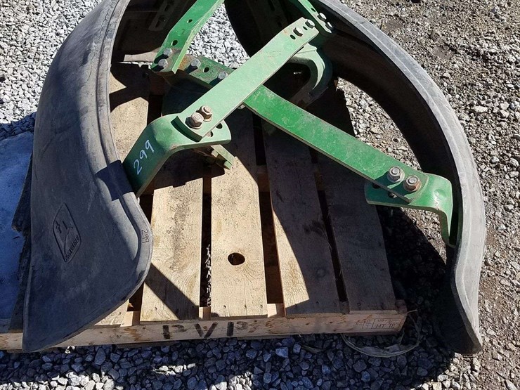 John Deere Front Fenders Off Of 4955 Tractor Lot March 30th Online Equipment Auction 330 8516