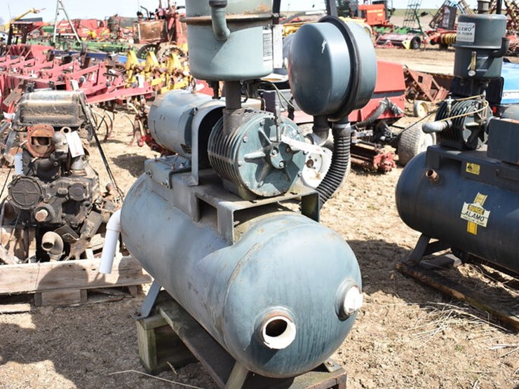 Surge Alamo vacuum pump Lot 2665, Complete Farm Retirement