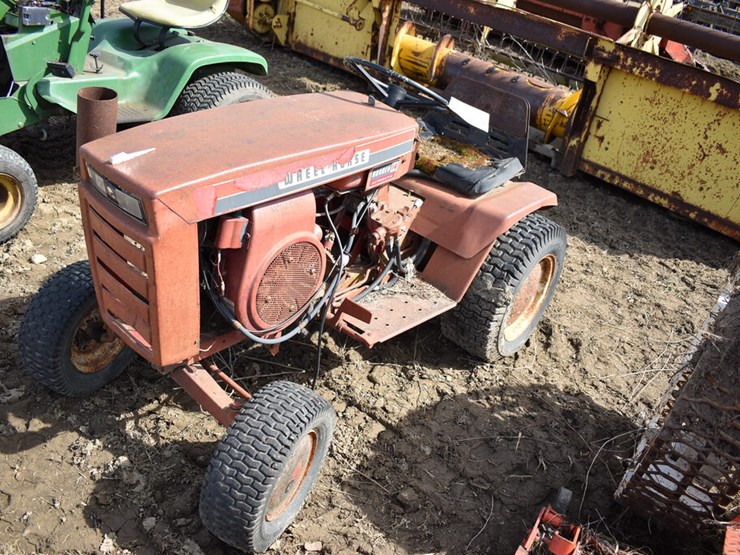 Wheel Horse Bronco 14 lawn tractor Lot 2783, Complete Farm Retirement & Dealership Dispersal