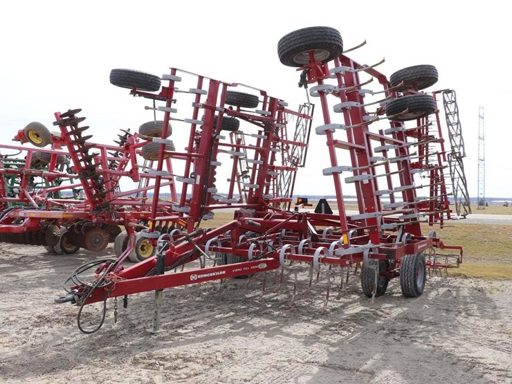 KONGSKILDE 2900 VIBRO TILL 30' CULTIVATOR Lot 142, ANNUAL SPRING
