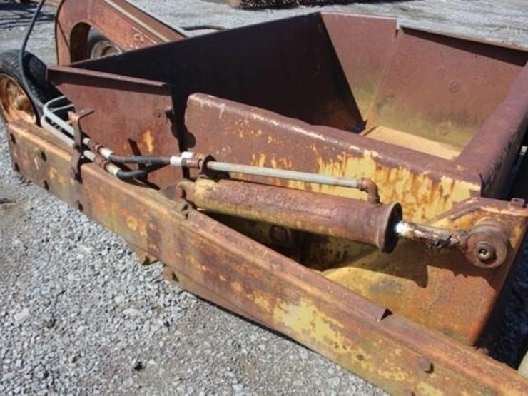 Eversman 2.5yd Pull Type Dirt Pan Lot 2326, Farm, Truck, & Heavy Equipment Auction , 4/16