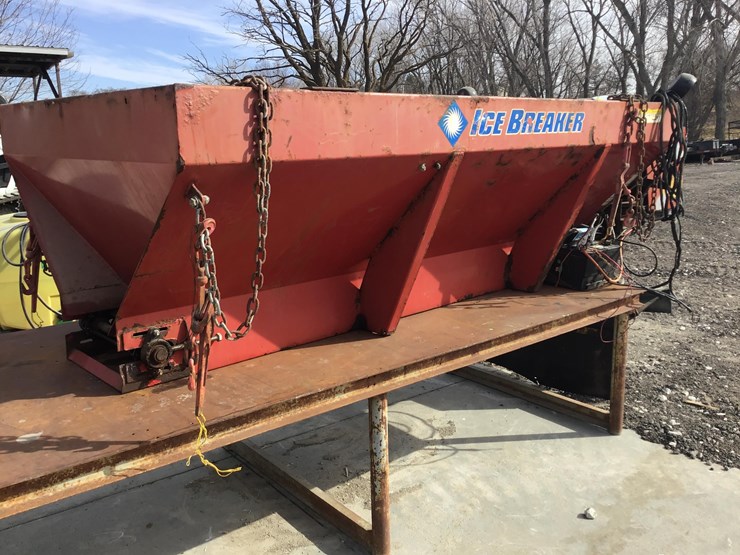 Western Ice Breaker Salt/Gravel Spreader Lot GF8206, Agricultural