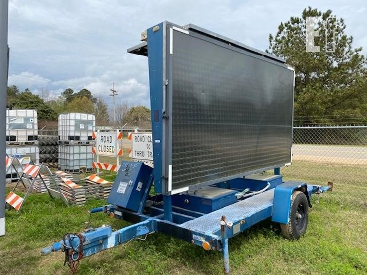 2000 PRECISION SOLAR CONTROLS SOLAR MESSAGE BOARD Lot 2144, R&T