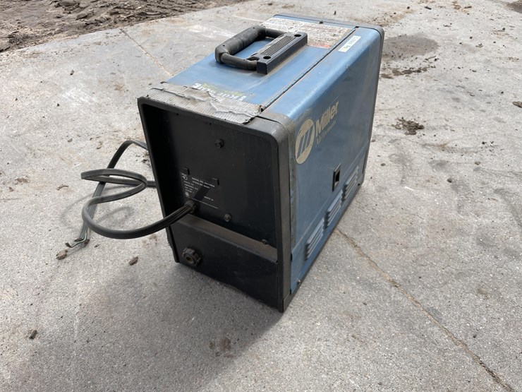 Miller Millermatic Challenger 172 Welder Lot GJ3969, Agricultural