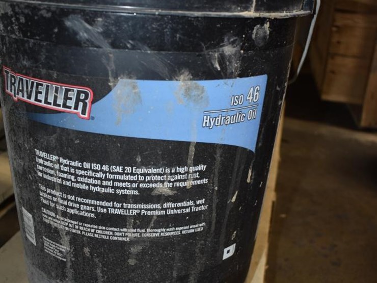206 • 5 Gallon Pail of Traveller ISO 46 Hydraulic Oil Lot 206