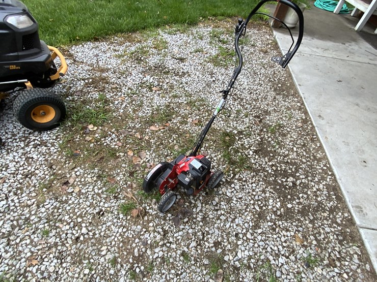 TroyBilt TBE515 4Cycle Lawn Edger Lot GS9819, Farm Equipment