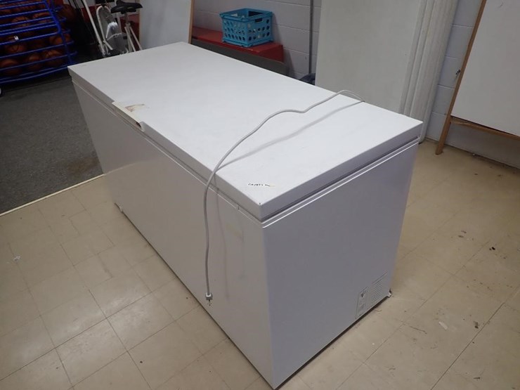 2002 Crosley WCC22/F Chest Freezer Lot GA3973, Farm Equipment
