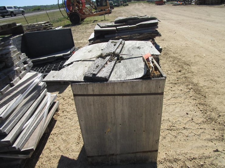 3629 • Large Pallet of Wood and Wooden Crate of Wood Shavings Lot