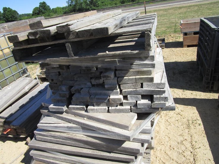3629 • Large Pallet of Wood and Wooden Crate of Wood Shavings Lot