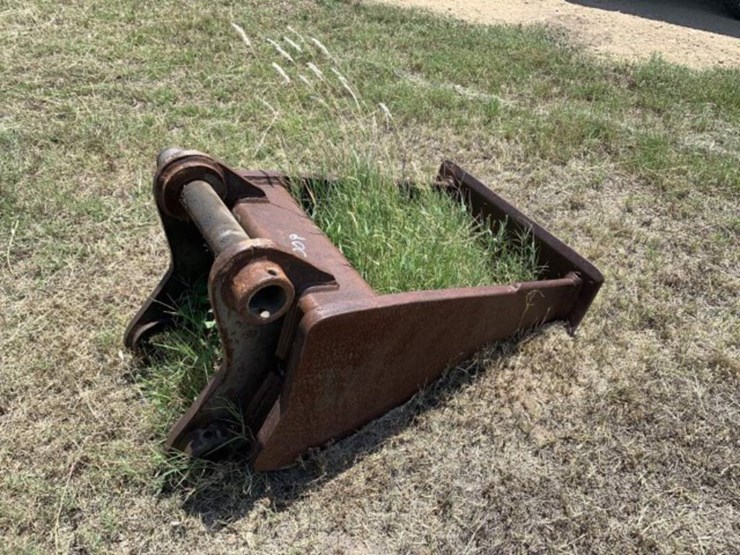 Hitachi excavator grubber attachment Hitachi No help loading Location Eldo Lot 5009, Big