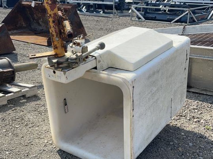 ALTEC PIN ON BUCKET WITH INSULATED BUCKET LINER Lot 2255, 2 DAY LATE