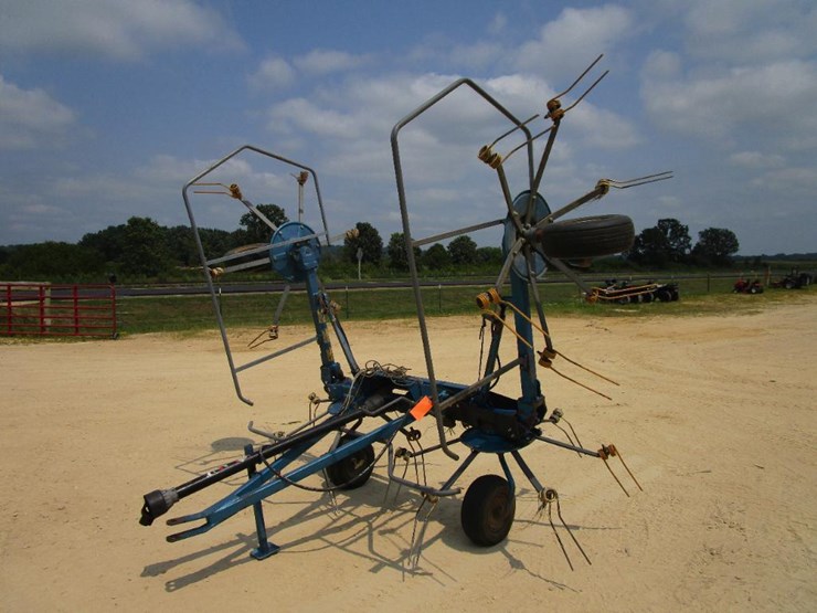 18 • Ranch Rite 17' Hay Tedder Lot 18, August Downing Consignment