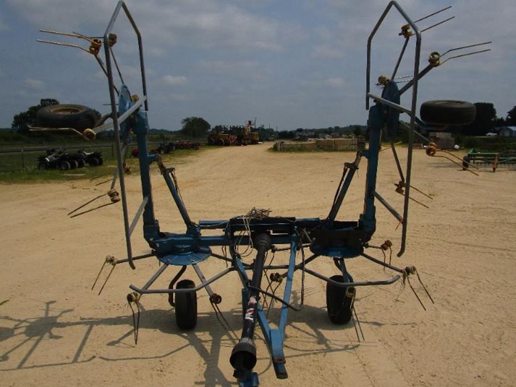 18 • Ranch Rite 17' Hay Tedder Lot 18, August Downing Consignment