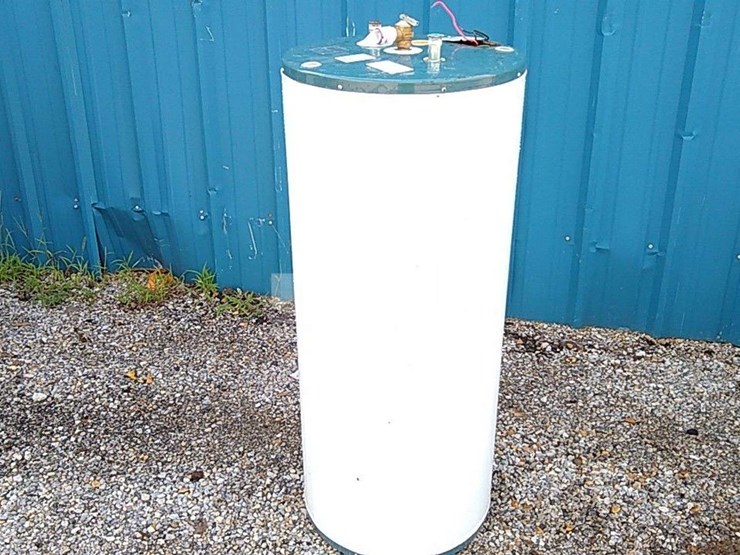 RHEEM MODEL 82V402 40 GAL ELECTRIC HOT WATER HEATER Lot