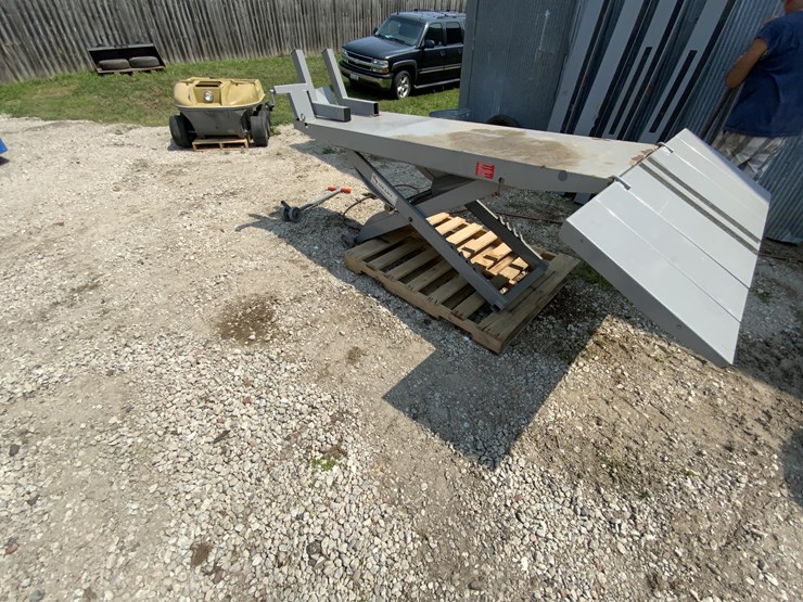 Western 2031 Handy Air Lift Lot GV3821, Farm Equipment, Construction