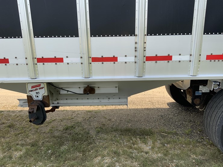2010 CORNHUSKER HOPPER BOTTOM Lot FT1867, Farm Equipment