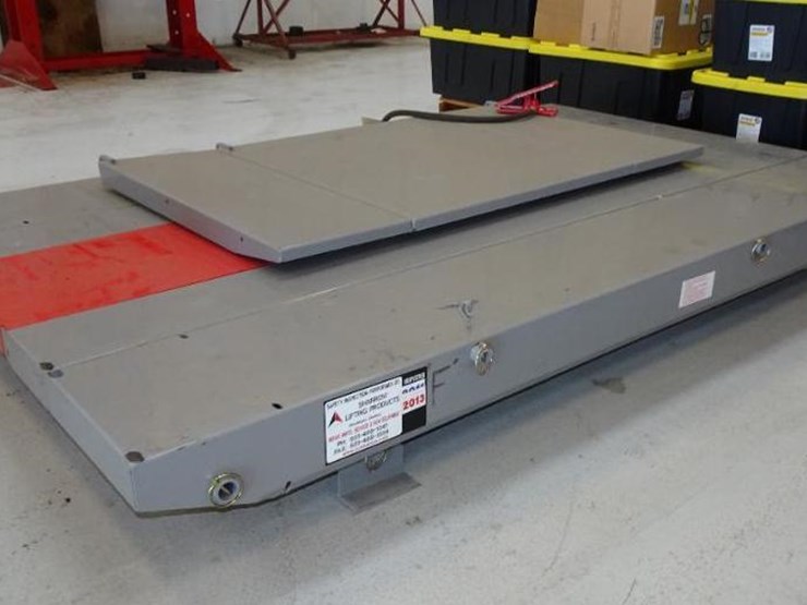 39 • Handy B.O.B. 1,500 Lb. Air Lift Motorcycle/ATV Lift With Ramp