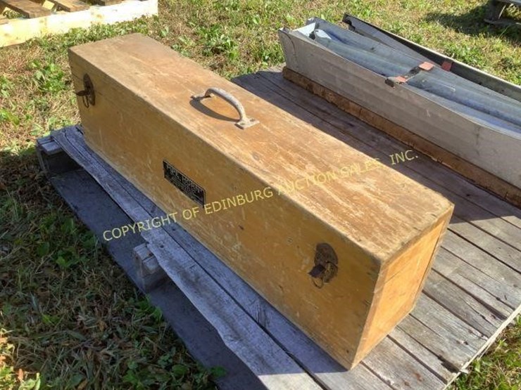 PIPEHORN MODEL 100 & WOOD CASE Lot 3858, Online Consignment Auction