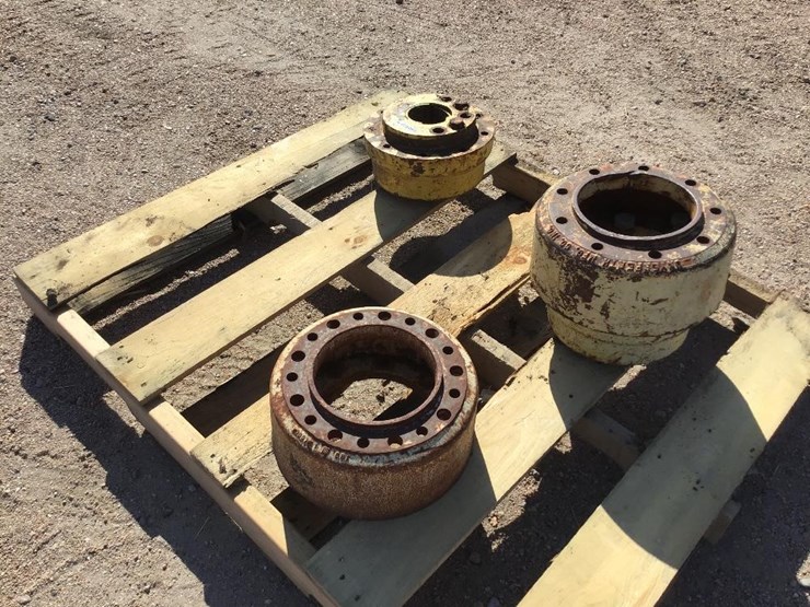 JOHN DEERE Dual Hubs W/Unverferth Extensions Lot GS0429, Farm