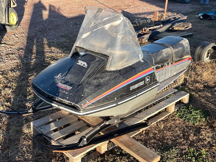 1982 John Deere Sprintfire Snowmobile Lot GR6632, Farm Equipment