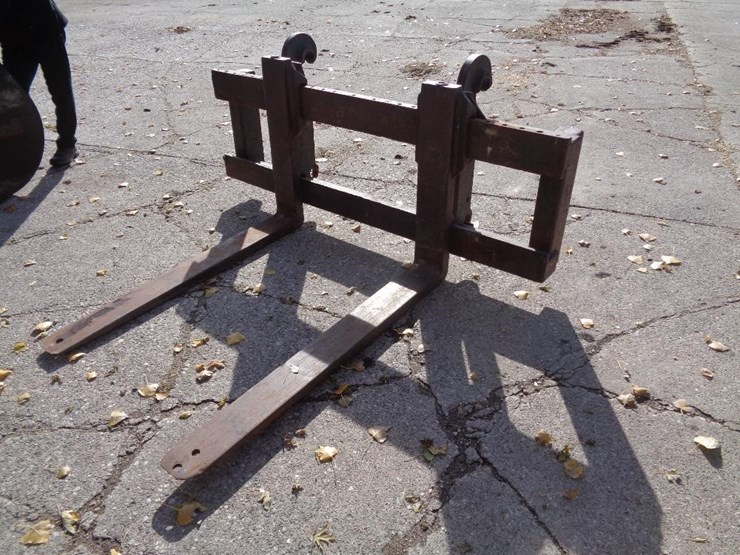 Wheel Loader Pallet Forks W/Volvo Quick Attach Lot GK3633, Farm