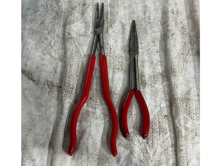 2 SNAPON NEEDLE NOSE PLIERS Lot 171, SNAP ON TOOL AUCTION, 12/18/2021, Kriegmont Auction