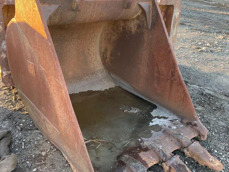 60" EXCAVATOR TOOTH BUCKET Lot 1749, COLUMBUS OHIO PUBLIC AUCTION, 1