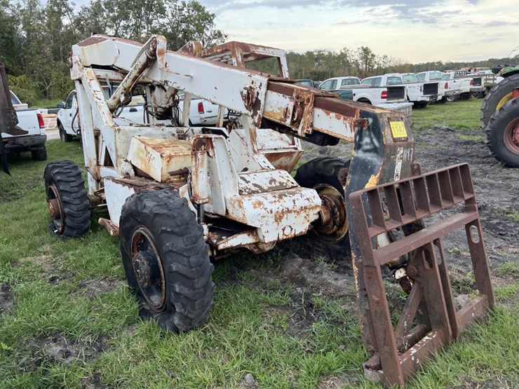SALVAGE TELEHANDLER Lot 1147, R1 GOVERNMENT SURPLUS AND CONSIGNMENT