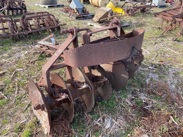 8 BLADE NEW GROUND PLOW Lot 81, FARM EQUIPMENT LIQUIDATION AUCTION