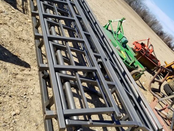 HAY CARRIER Lot 7591, Huge 2Day Public Auction Farm and Ranch