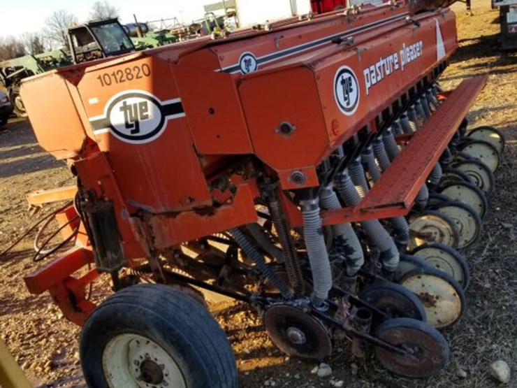 TYE 10FT NO TILL DRILL Lot 3451, Huge 2Day Public Auction Farm and