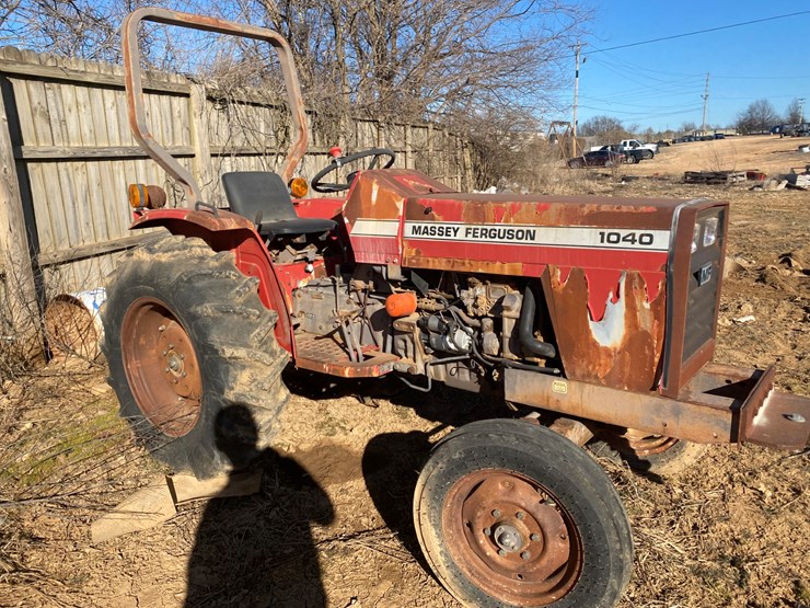 MASSEYFERGUSON 1040 Lot 2049, Williams Tractor Moving Sale, 2/19