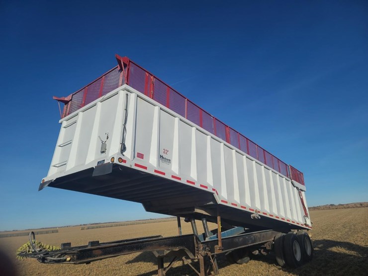 2005 HITCHCOCK TRAILER Lot GZ2228, Equipment Auction Farm