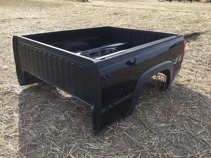 2003 Chevrolet Pickup Box Lot GR1108, Equipment Auction Farm