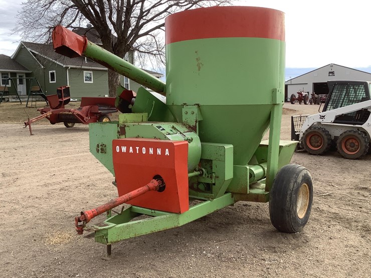 Owatonna 83 Grinder Mixer Lot GW3473, Farm Equipment, Construction