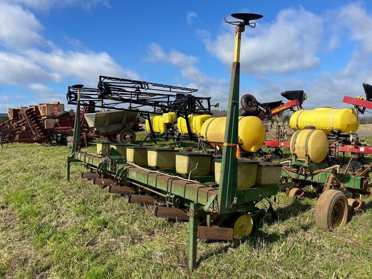 JOHN DEERE 7100 Lot 103, RING 1 ABSOLUTE FARM EQUIPMENT AUCTION ABS